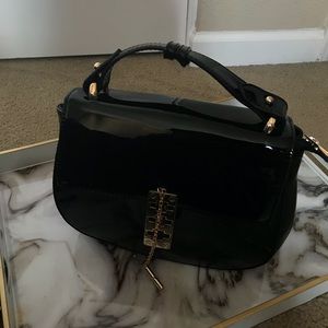 Black HandBag. Gold Hardware